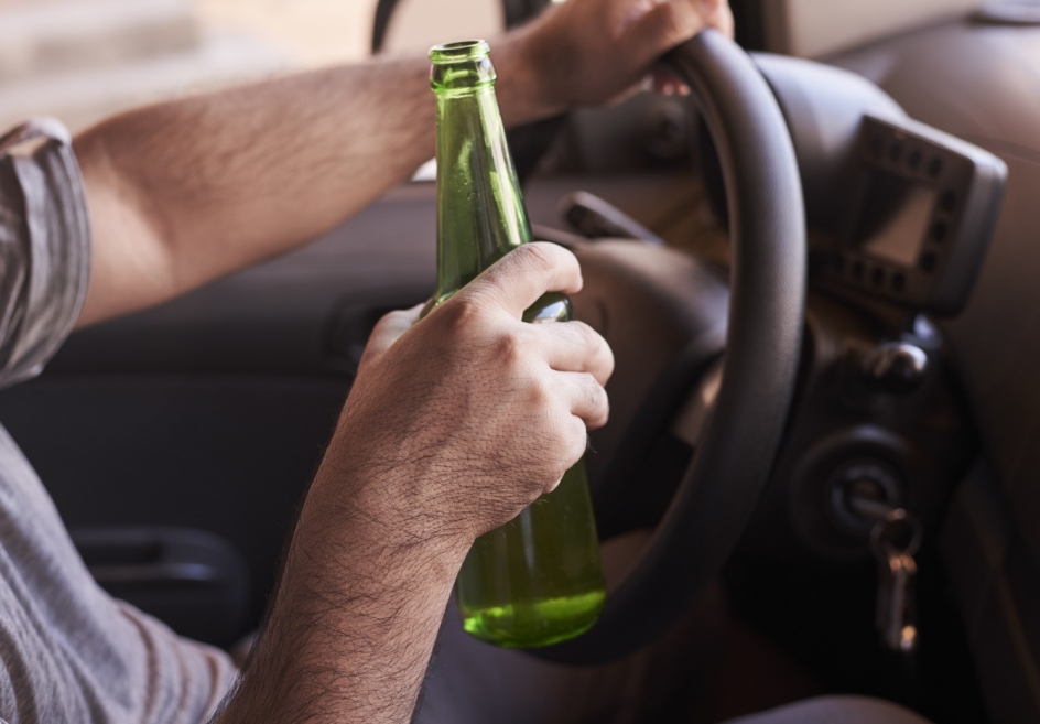 Kierowca pod wpływem alkoholu spowodował kolizję i uciekł z miejsca zdarzenia – teraz sprawa trafi do sądu