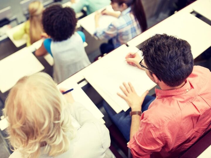 Burmistrz wyróżnia nauczycieli z Koziegłów w Dniu Edukacji Narodowej