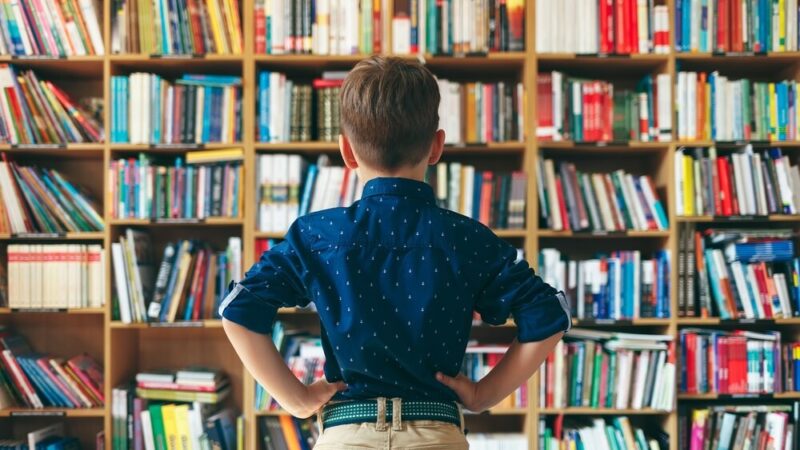 Uczniowie w Poraju ożywiają poezję Kochanowskiego podczas Narodowego Czytania