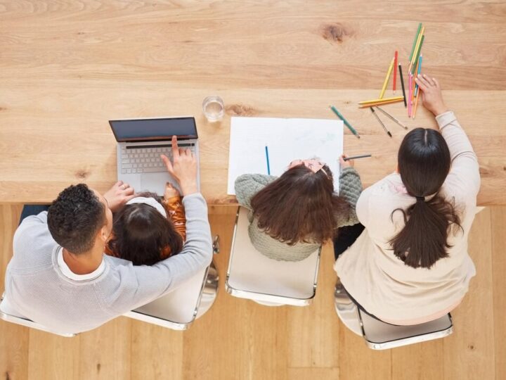 Bezpieczne ferie z mundurowymi: Uczniowie uczą się ochrony i empatii