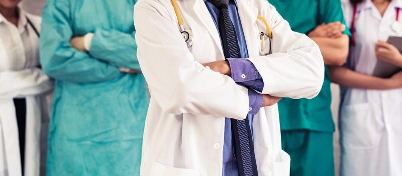 Tylko wykwalifikowani lekarze mogą przeprowadzać zabiegi medycyny estetycznej!