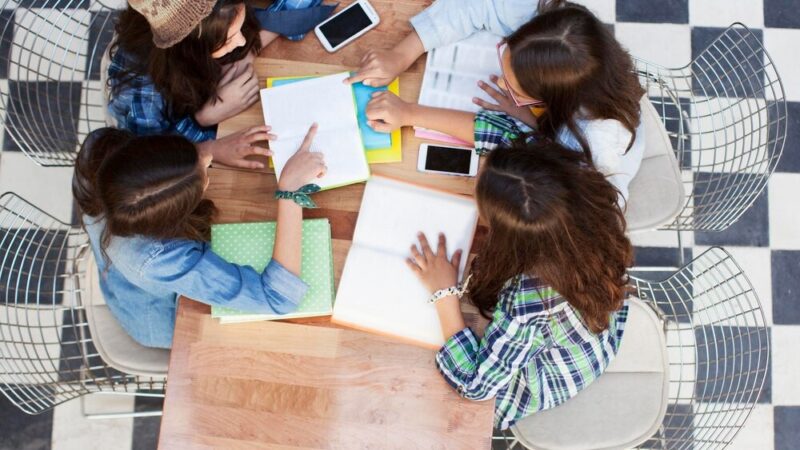 Młodzieżowe zawody pływackie w Myszkowie: Liceum Ogólnokształcące na szczycie!