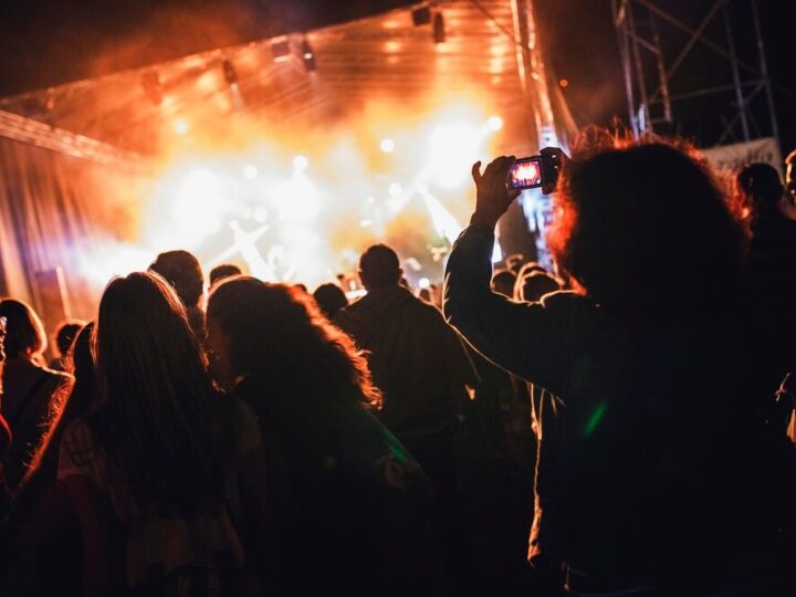 Il Volo w Kinie Tęcza: Muzyczna podróż do Doliny Świątyń!