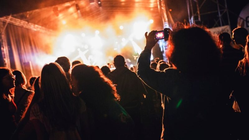 Il Volo w Kinie Tęcza: Muzyczna podróż do Doliny Świątyń!