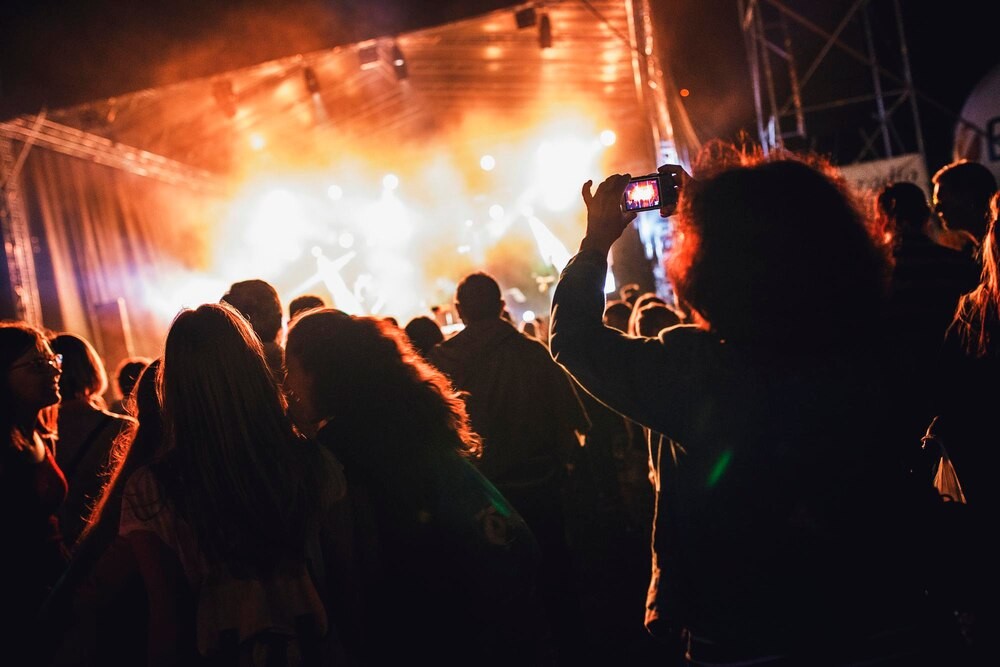 Il Volo w Kinie Tęcza: Muzyczna podróż do Doliny Świątyń!