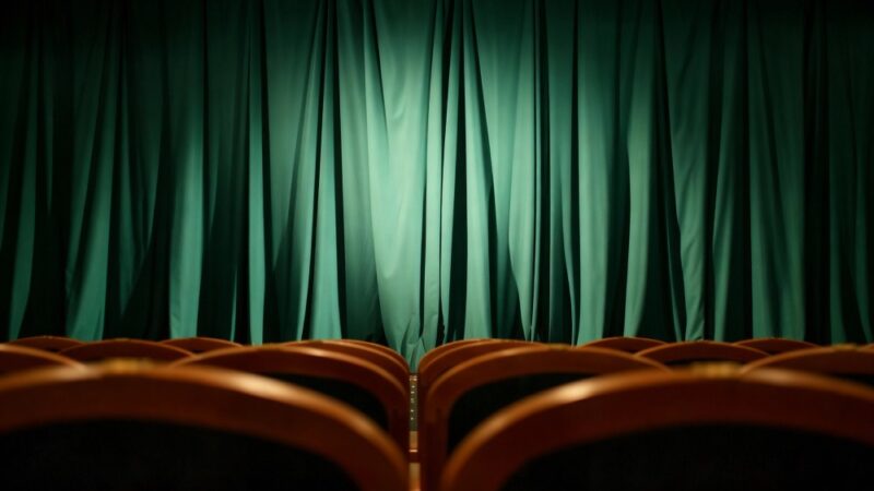 Komediowa uczta w Poraju – nie przegap „Odjechanej farsy”!