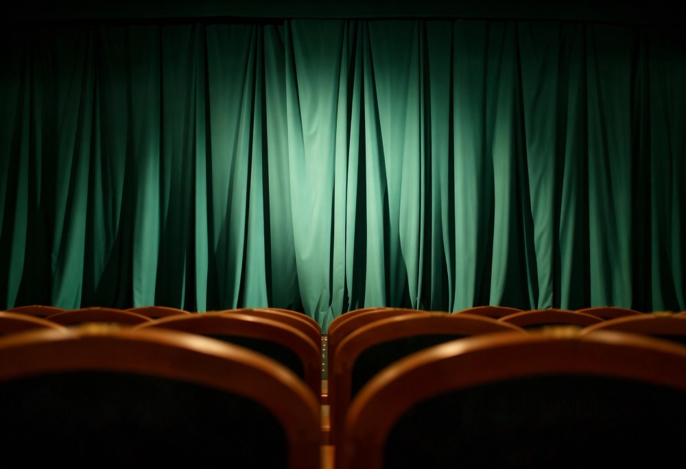 Komediowa uczta w Poraju – nie przegap „Odjechanej farsy”!