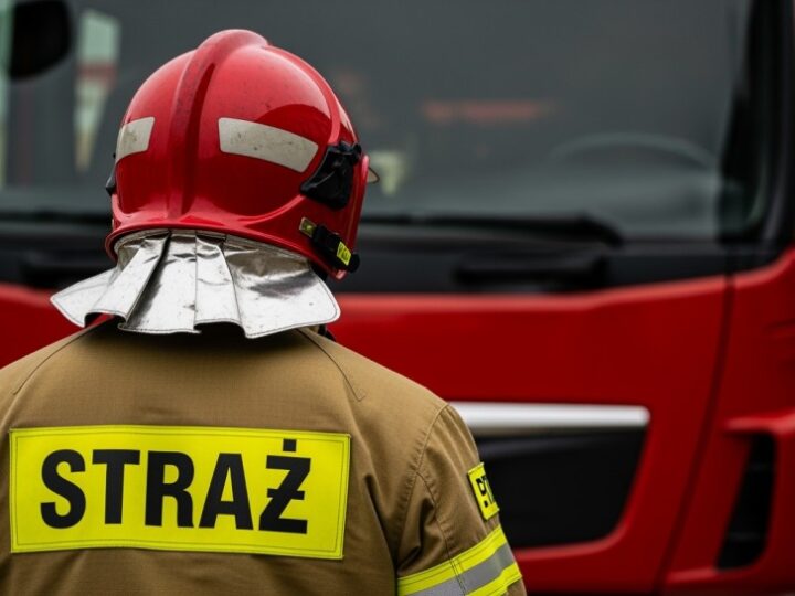 Pożar w Pustkowie: strażacy walczą z ogniem!