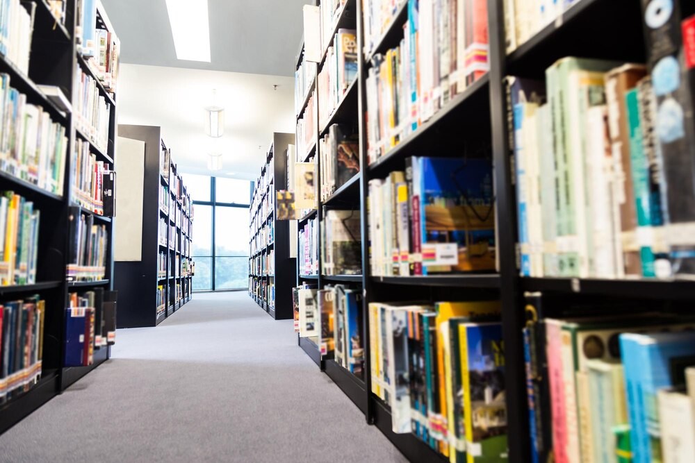 Refleksje nad „Fałszerzami pieprzu” Moniki Sznajderman w Klubie Miłośników Książki w Poraju