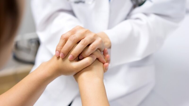 Wójt Gminy Poraj składa hołd pracownikom ochrony zdrowia w ich święto