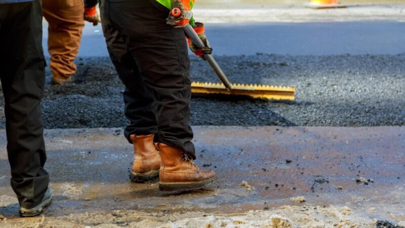 Wiosenne sprzątanie w Gminie Poraj: ruszyło zamiatanie ulic