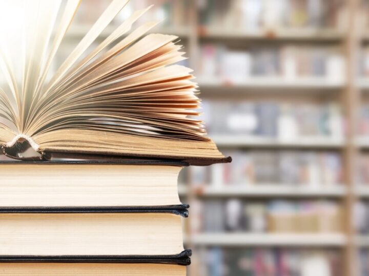 Młodzież w bibliotece: emocjonujące odkrycia „Całusów i pokus
