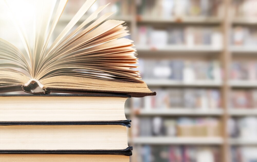 Młodzież w bibliotece: emocjonujące odkrycia „Całusów i pokus