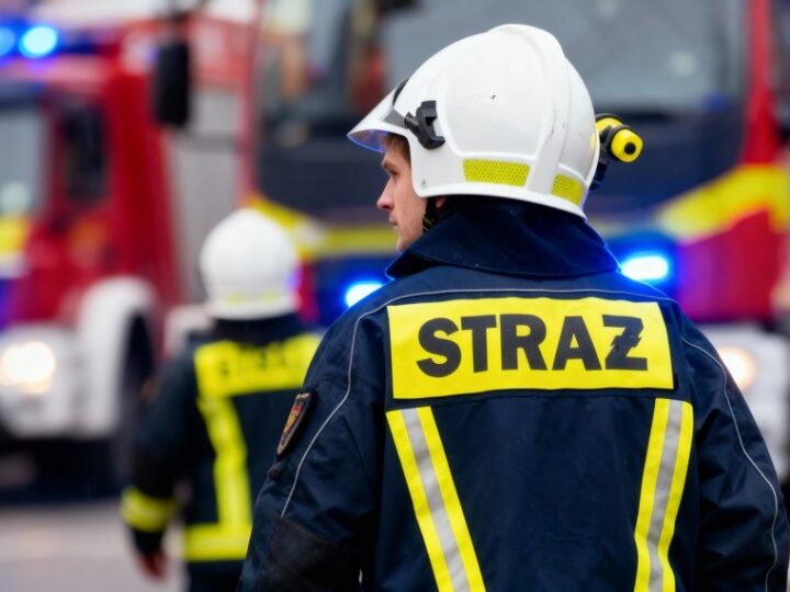 Dron wspiera strażaków w walce z pożarem zakładu w Winownie