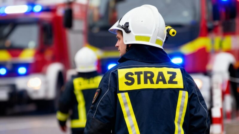 Dron wspiera strażaków w walce z pożarem zakładu w Winownie